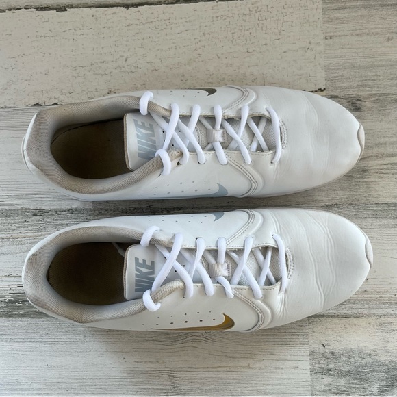 Nike Women’s Sport Lace up Cheer Shoes Size 10.5 Man Made Materials - Picture 5 of 9